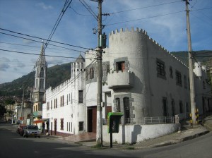 Exterior esquina lado crr 68.castillo de don Octavio. foto por Jorge O. Arboleda